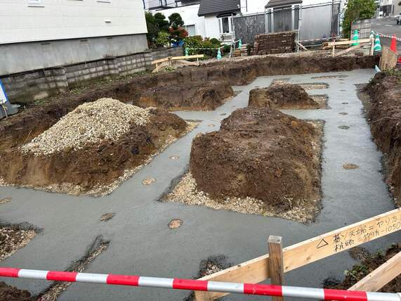 基礎工事が始まりました